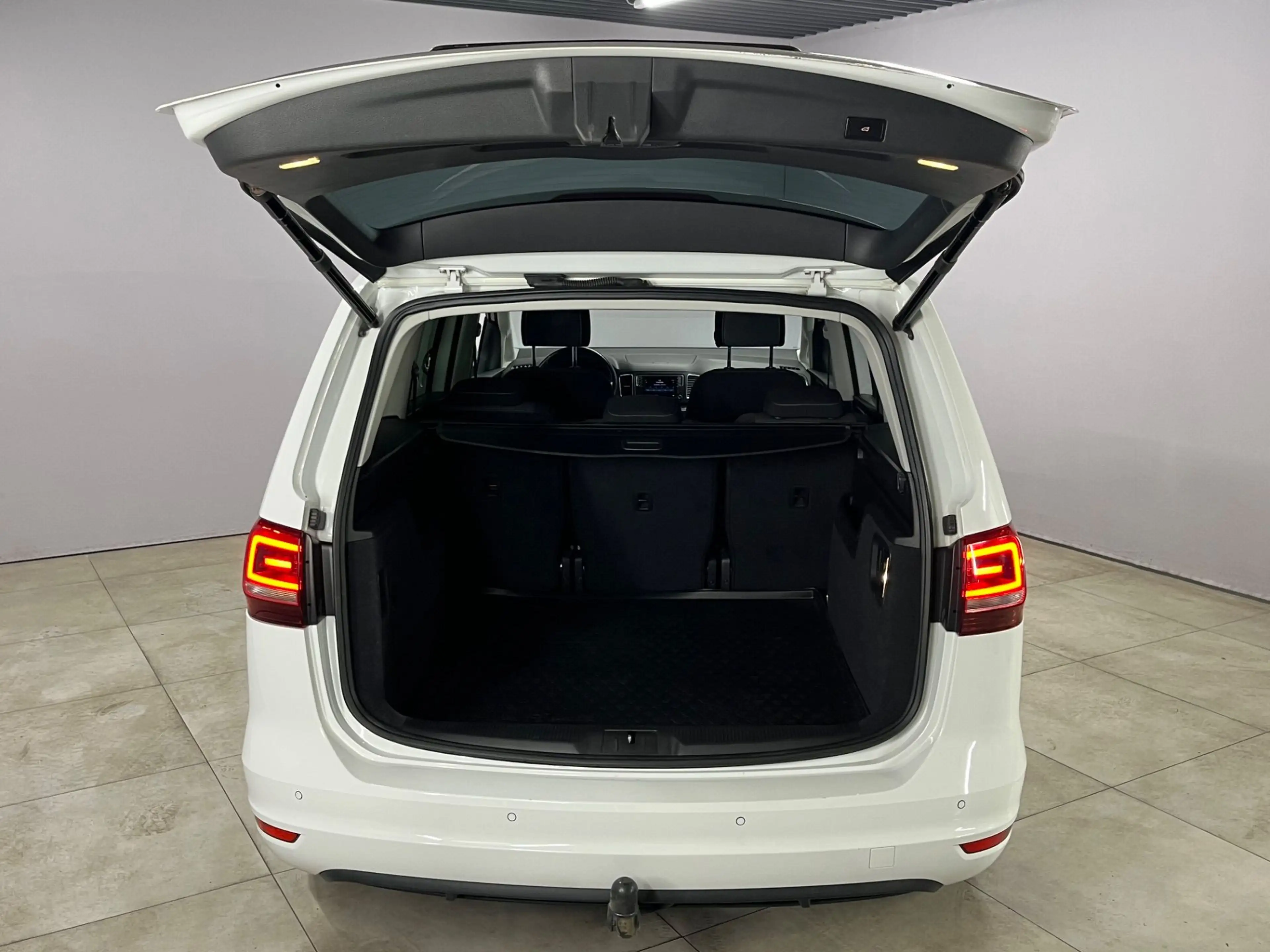 Volkswagen Sharan 2.0 TDI DSG ***AHK-schwenkbar**** — photo 13