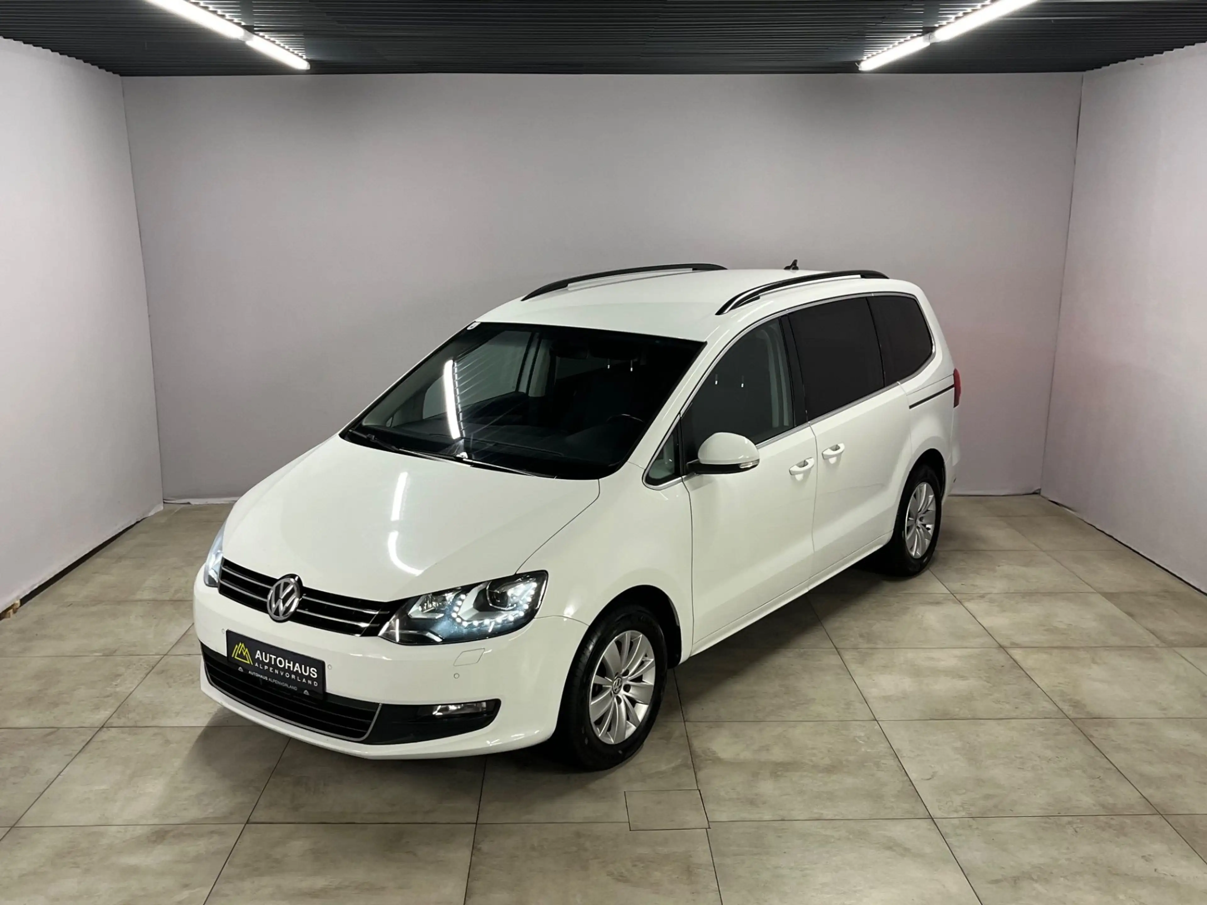 Volkswagen Sharan 2.0 TDI DSG ***AHK-schwenkbar**** — photo 3