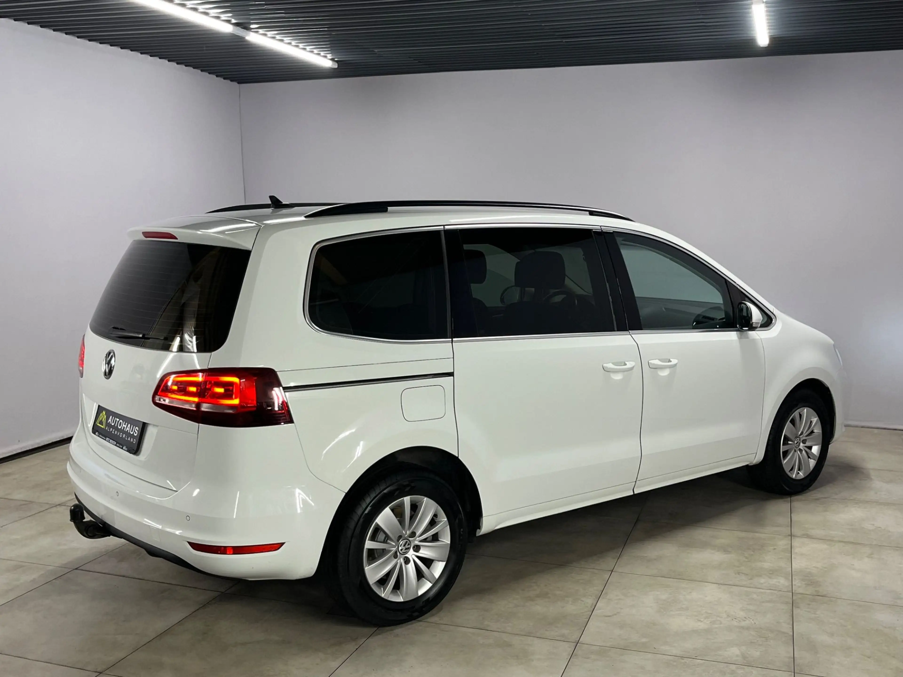 Volkswagen Sharan 2.0 TDI DSG ***AHK-schwenkbar**** — photo 10