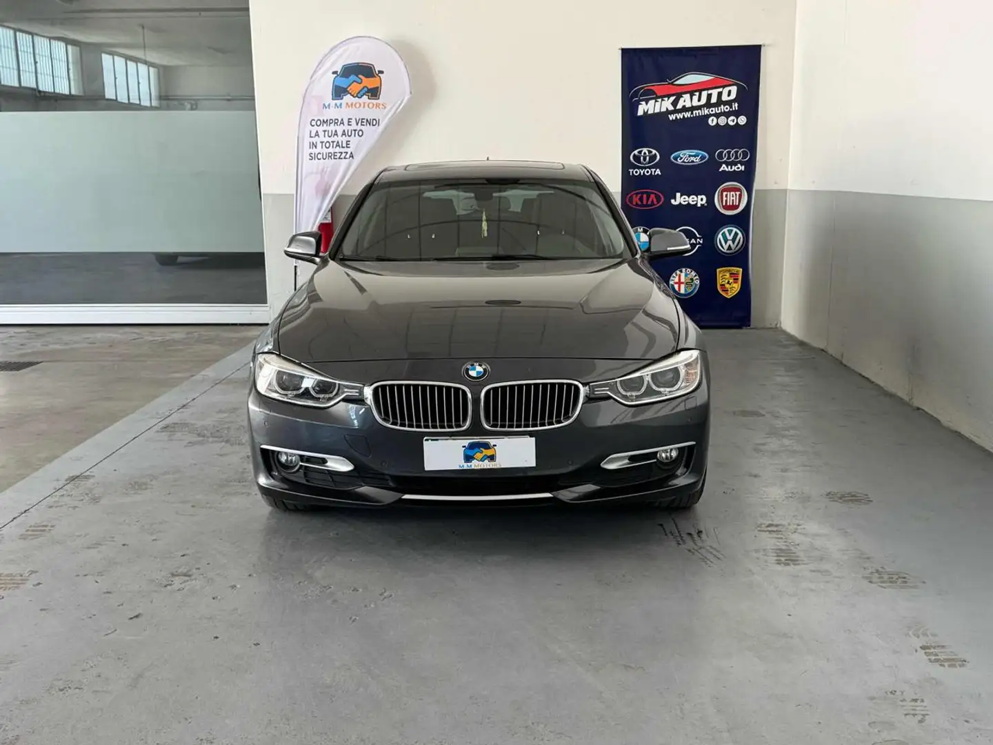 BMW 320 d xDrive Touring Modern TETTO PANO Grigio - 1
