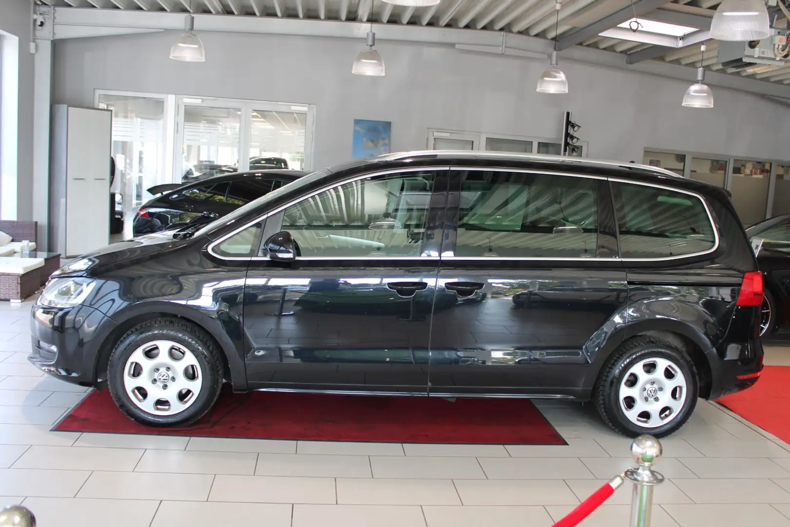 Volkswagen Sharan Cup BMT 1.4 TSI *7-Sitzer/PANO* Schwarz - 2