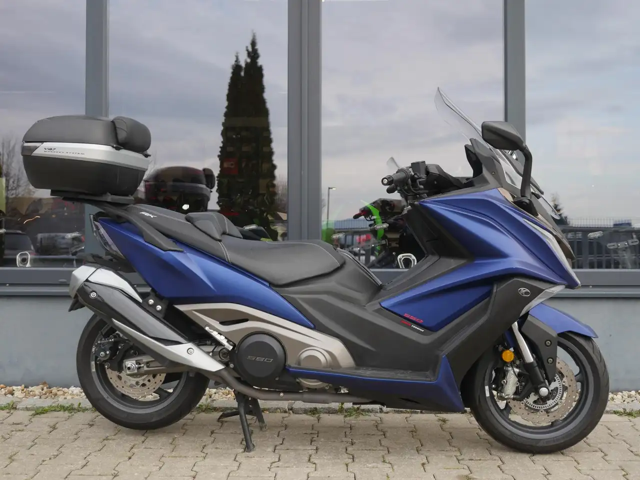 Kymco AK 550