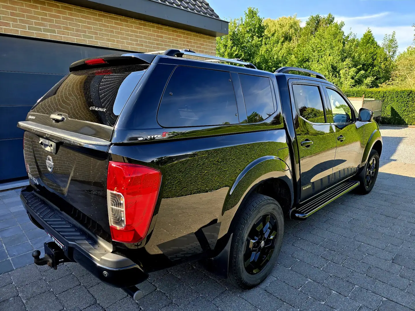 Nissan Navara DC 4x4 Autm. Tekna Zwart - 2