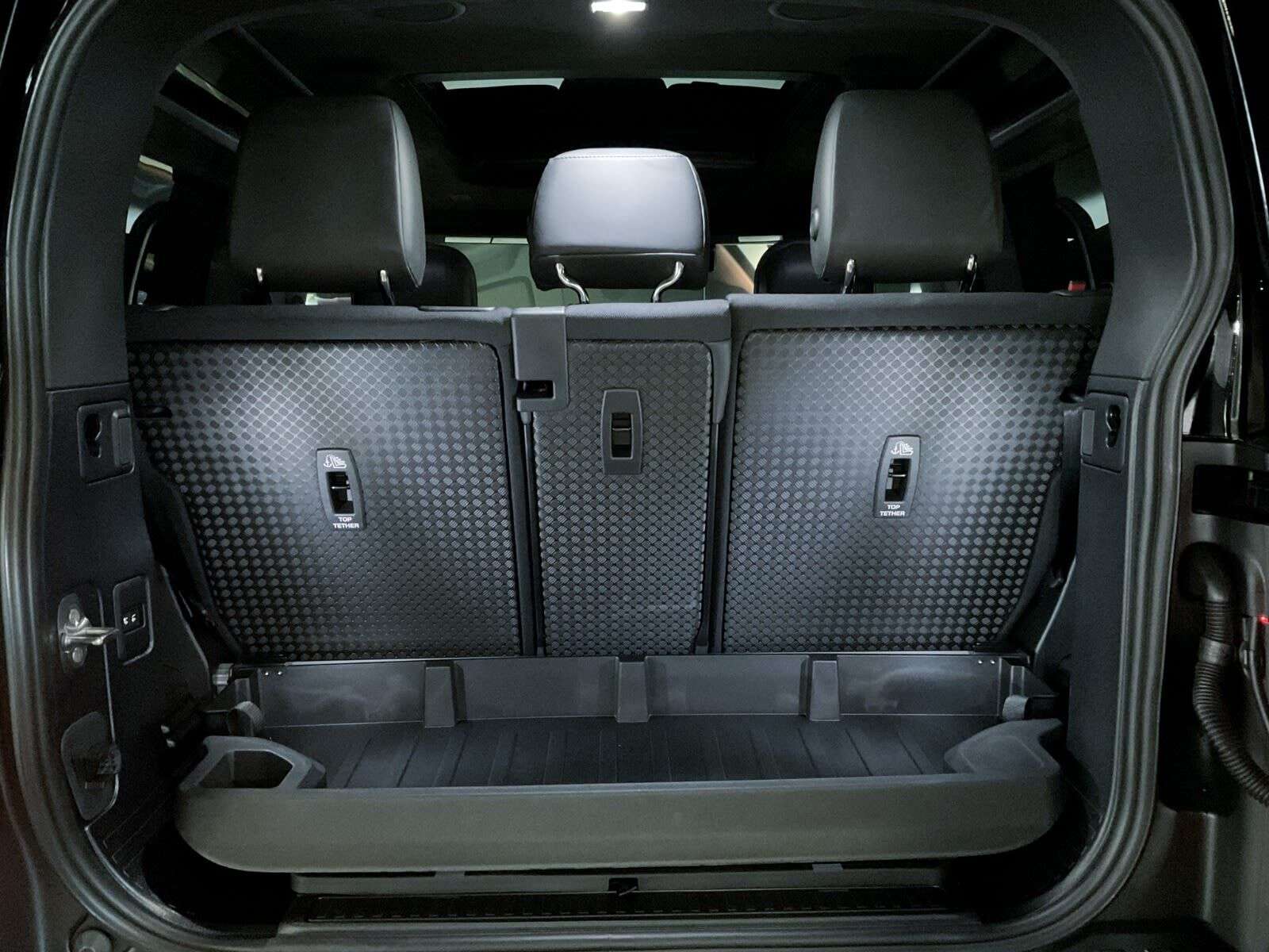 2025 Land Rover Defender V8 | Extended Black Exterior Pack | Tow Hitch Rece thumb 22