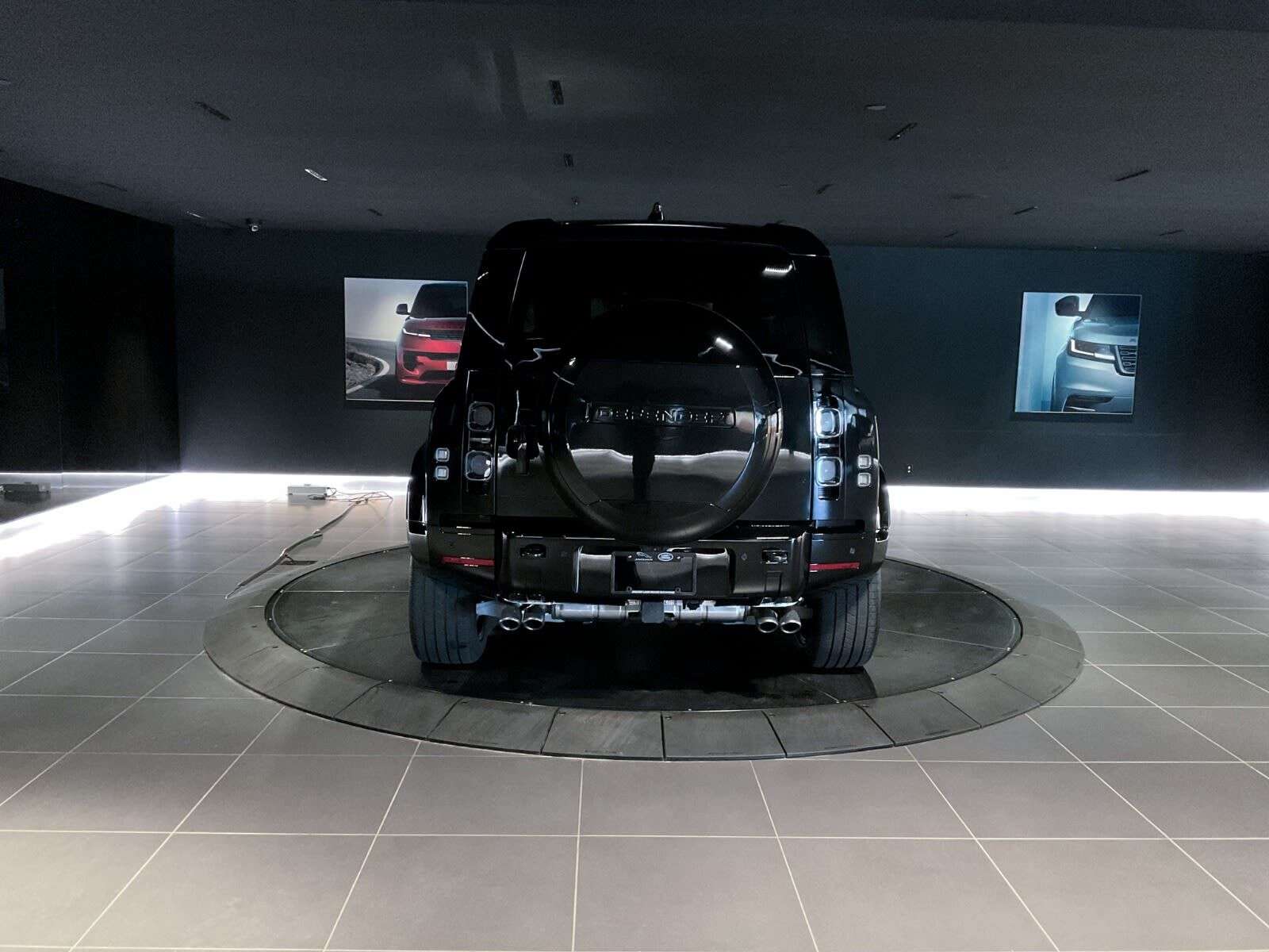 2025 Land Rover Defender V8 | Extended Black Exterior Pack | Tow Hitch Rece thumb 7
