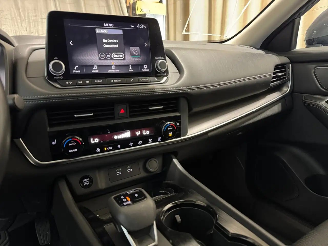 Nissan Rogue снимка Nissan Rogue