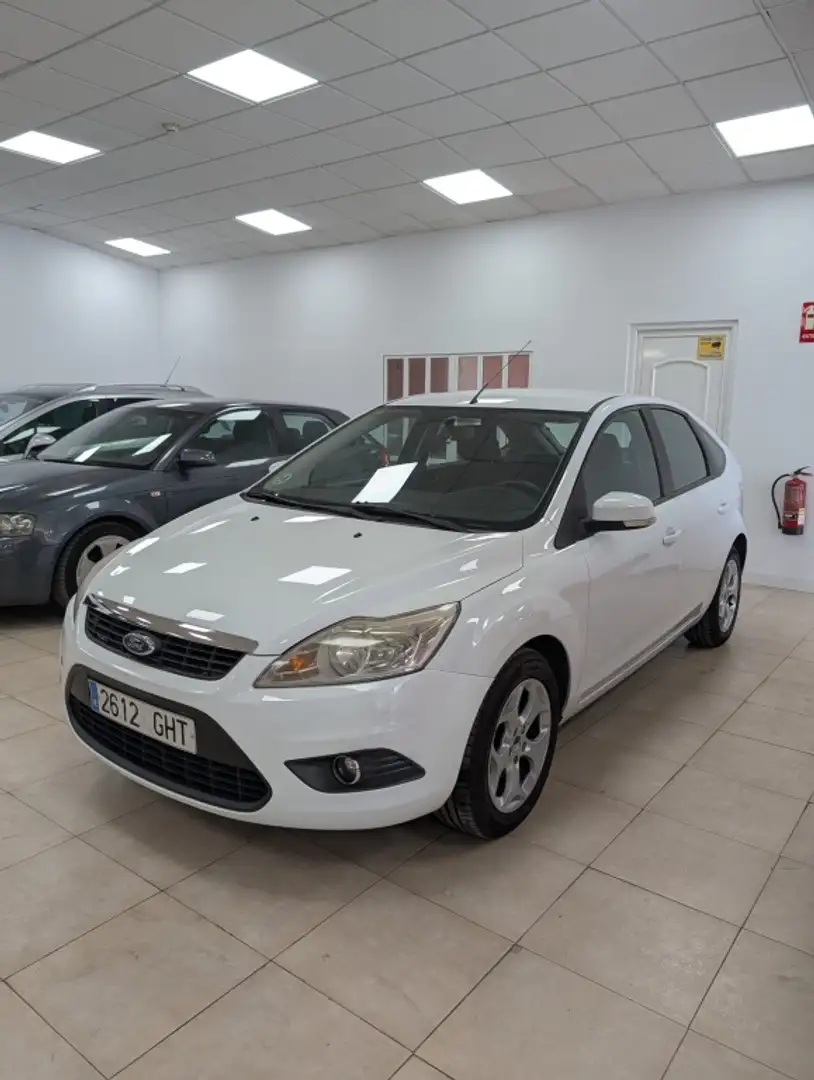 Ford Focus 1.6TDCi Titanium Rojo - 1