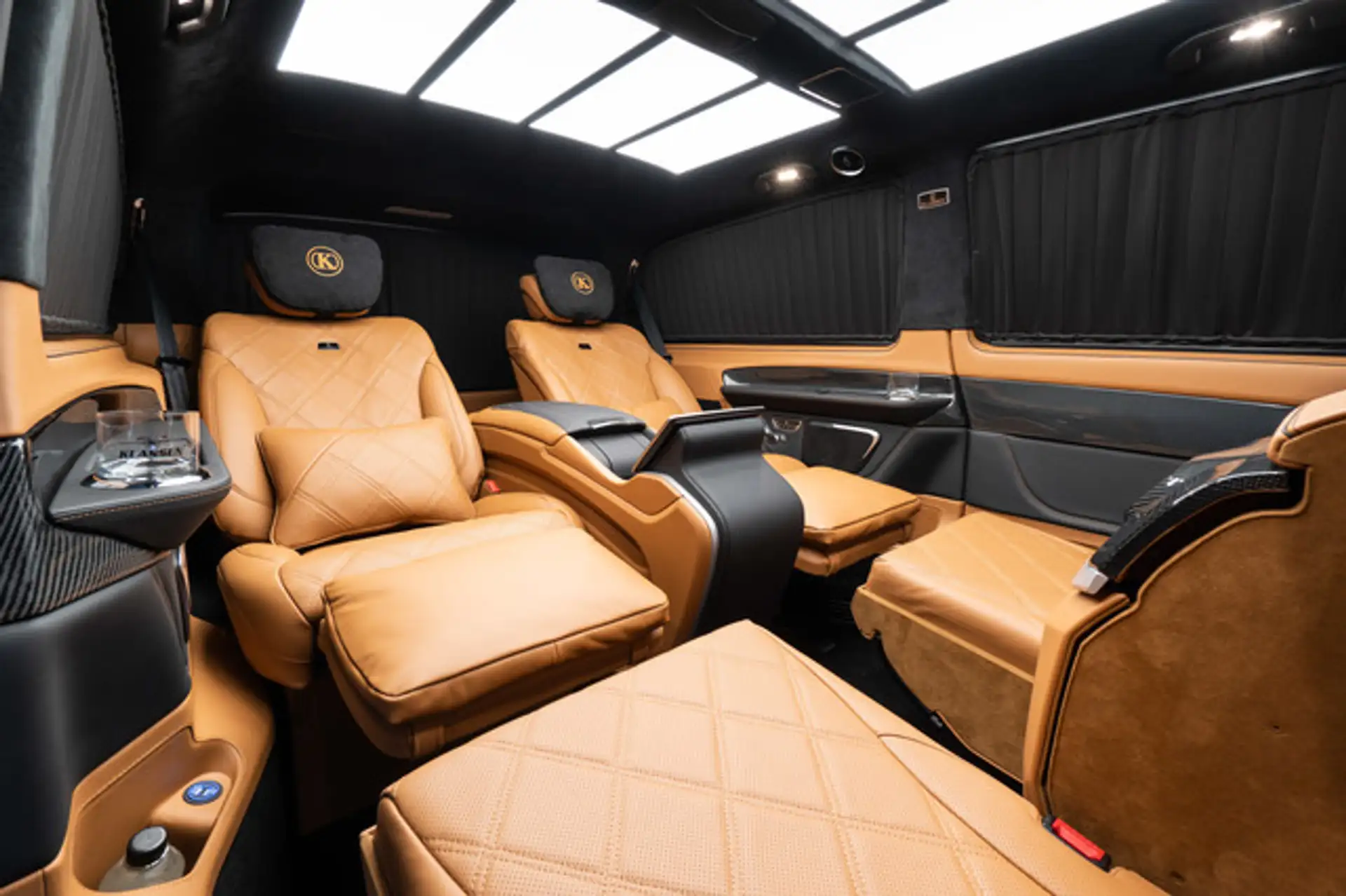 벤츠 V300 KLASSEN VIP Business Van 2025 2026 검정 사진 7