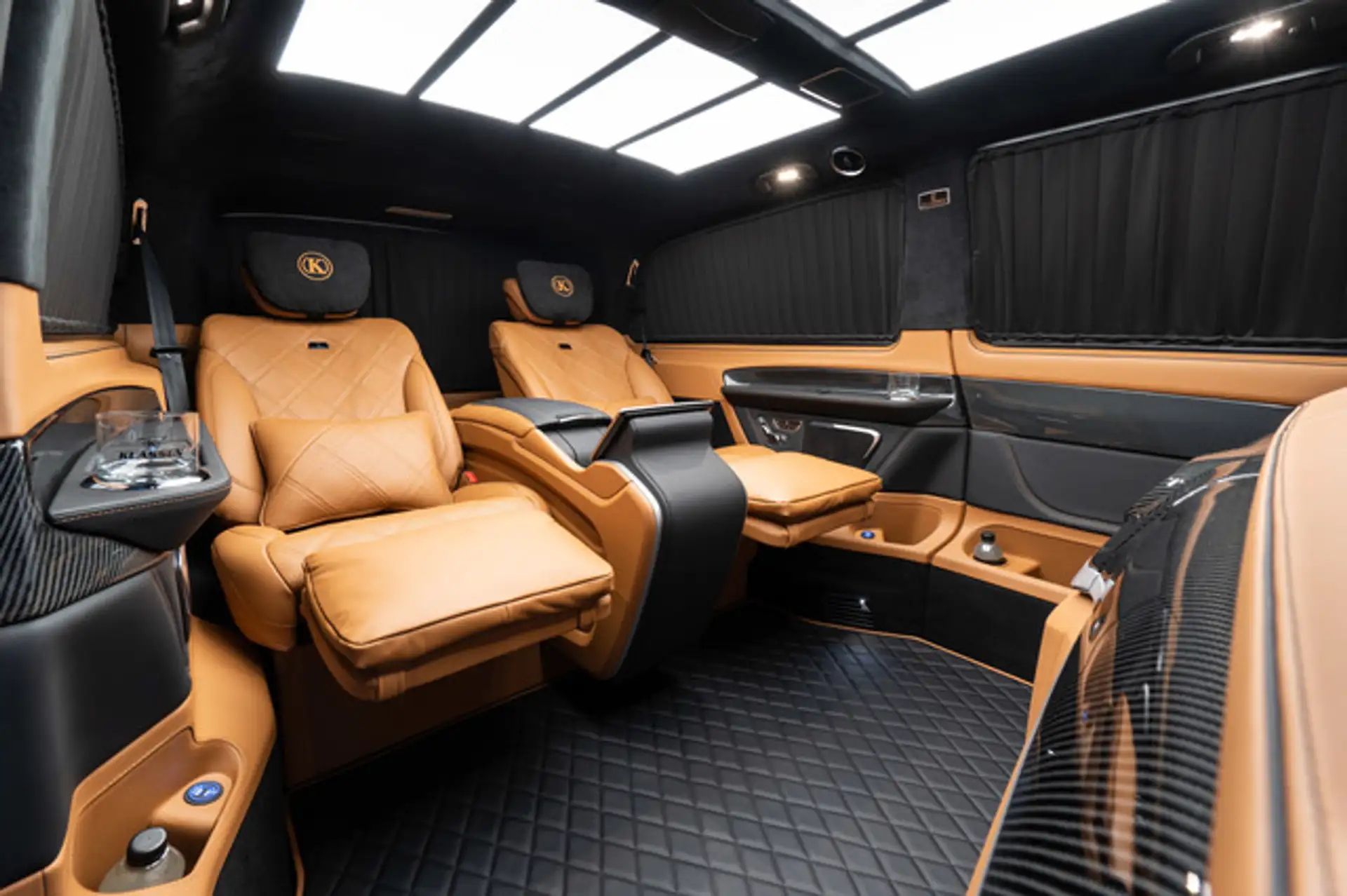 벤츠 V300 KLASSEN VIP Business Van 2025 2026 검정 사진 6