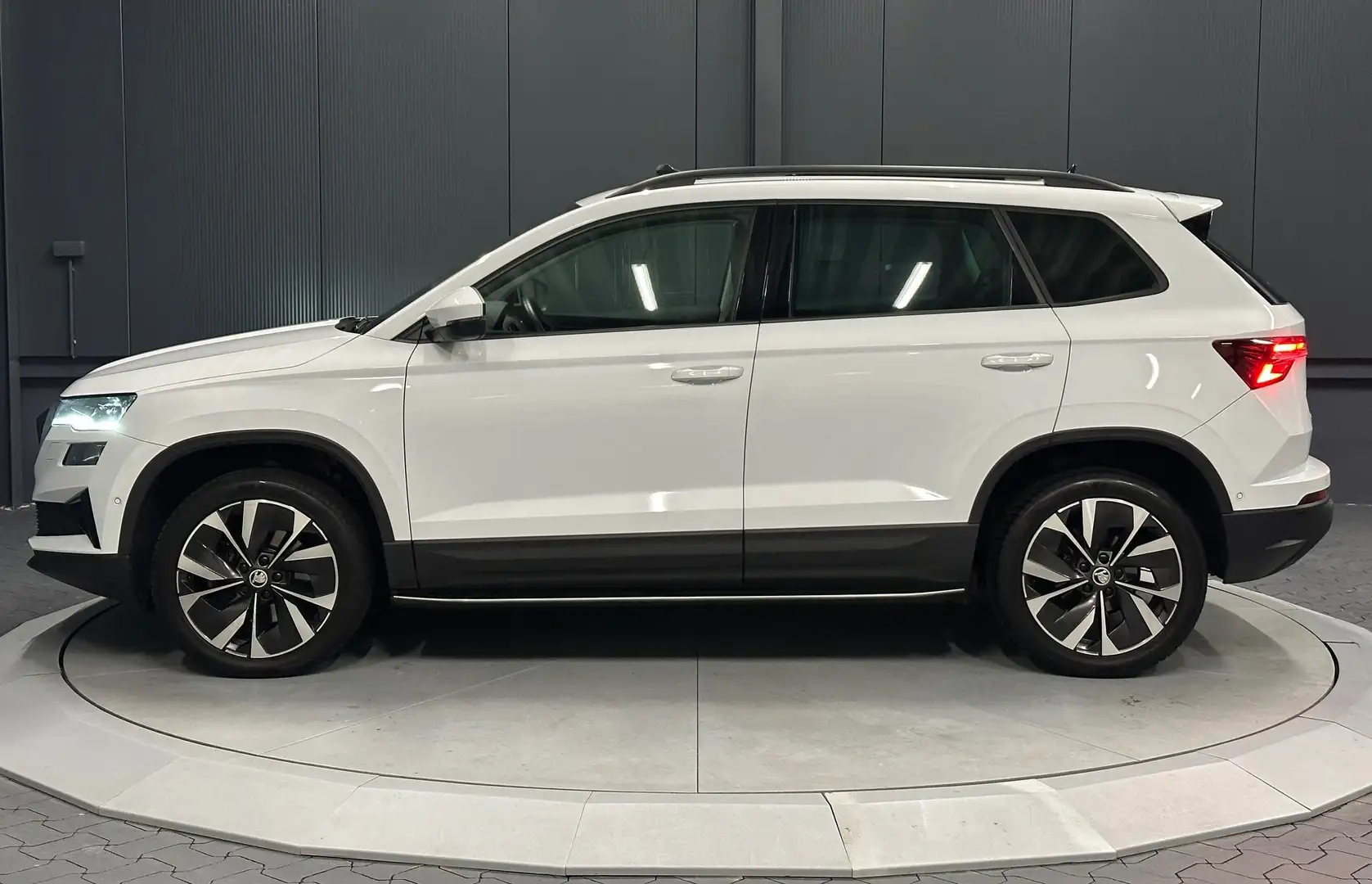 Skoda Karoq 2.0 TDI Style *TRITTBRETT*PANORAMA*LEDER*18Zoll* Weiß - 2