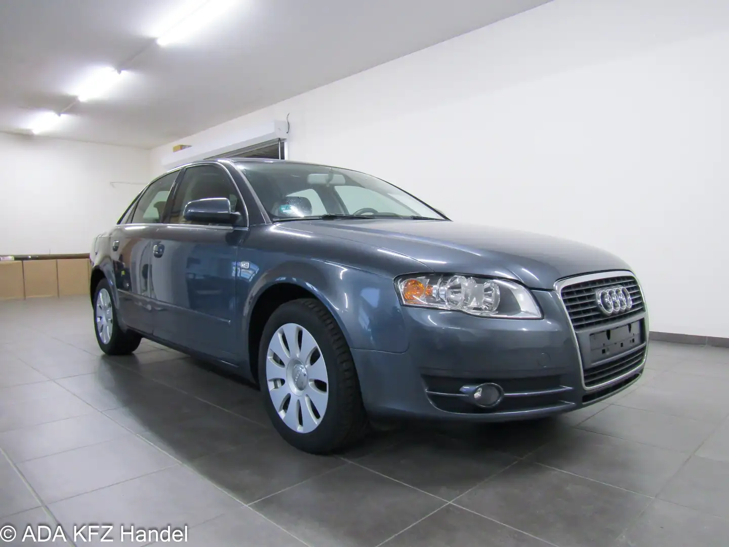 Audi A4 2.0 Grau - 1