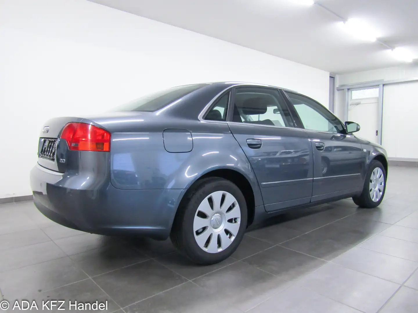 Audi A4 2.0 Grau - 2
