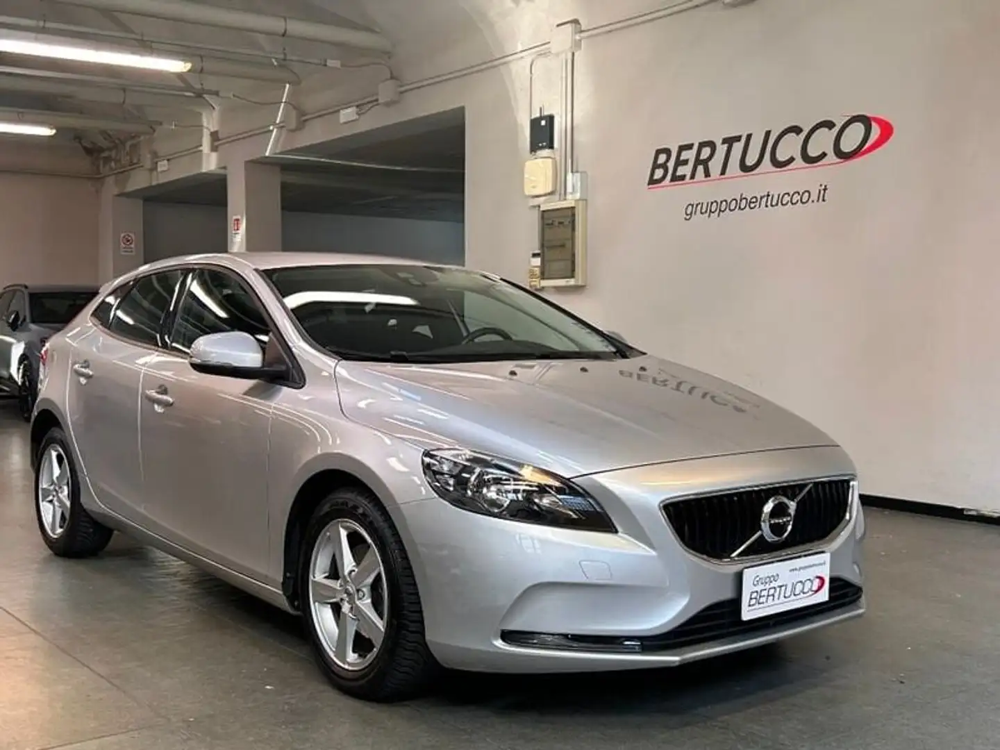 Volvo V40 D2 Kinetic Argento - 1