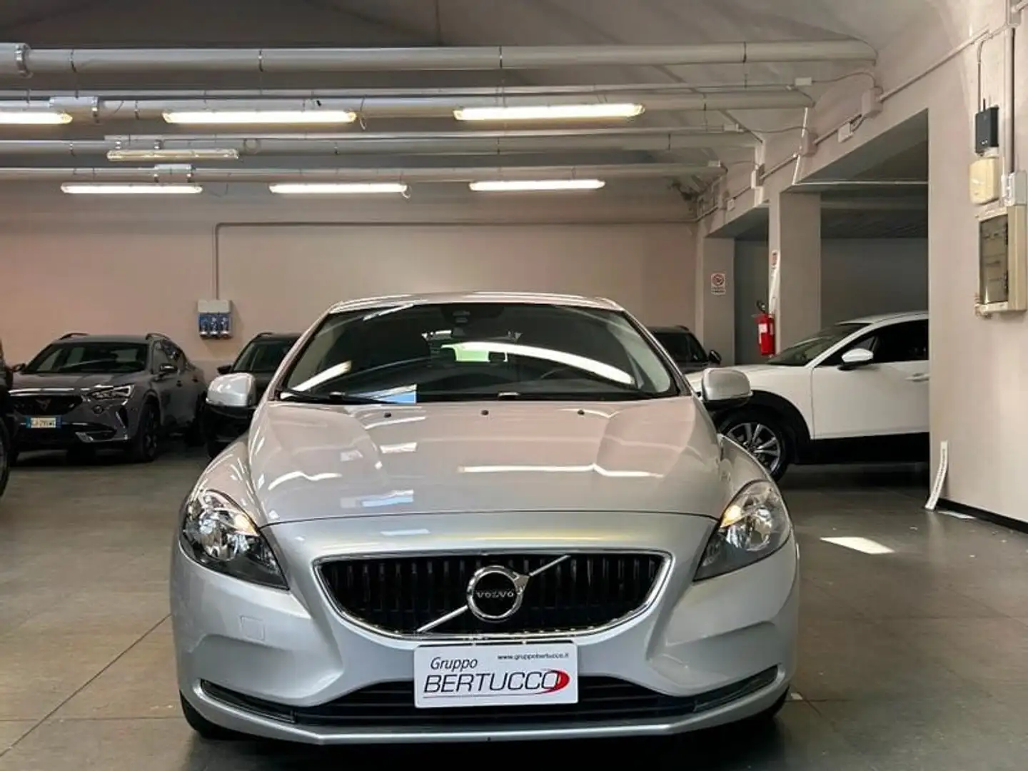 Volvo V40 D2 Kinetic Argento - 2