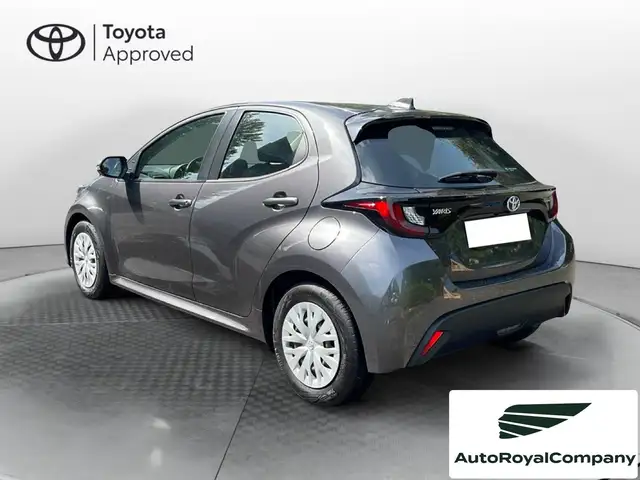 Toyota Yaris view 4