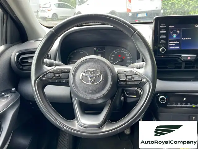 Toyota Yaris view 13