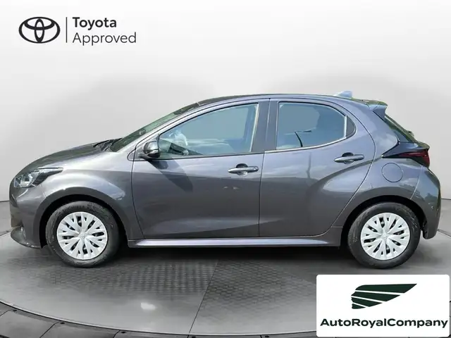 Toyota Yaris view 3