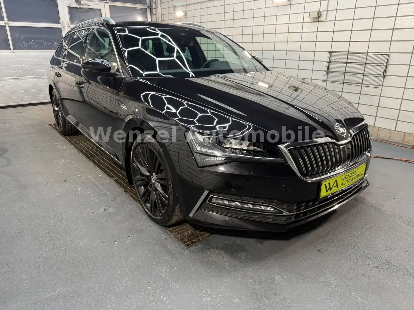 Skoda Superb Combi L&K 4x4 *AHK*PANO*CANTON*LED* Noir - 2
