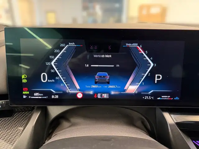 BMW 5 Series view 4