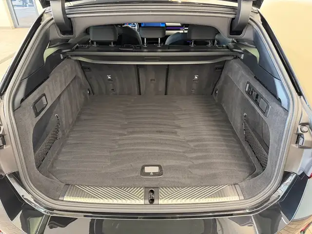 BMW 5 Series view 11