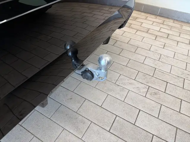 BMW 5 Series view 12