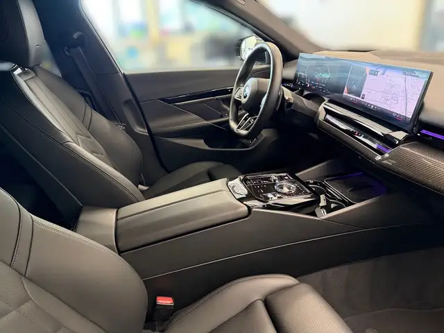 BMW 5 Series view 13