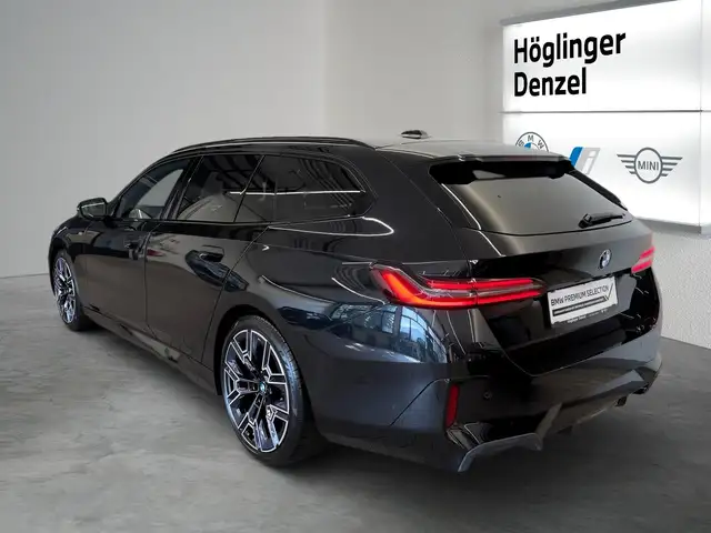 BMW 5 Series view 10