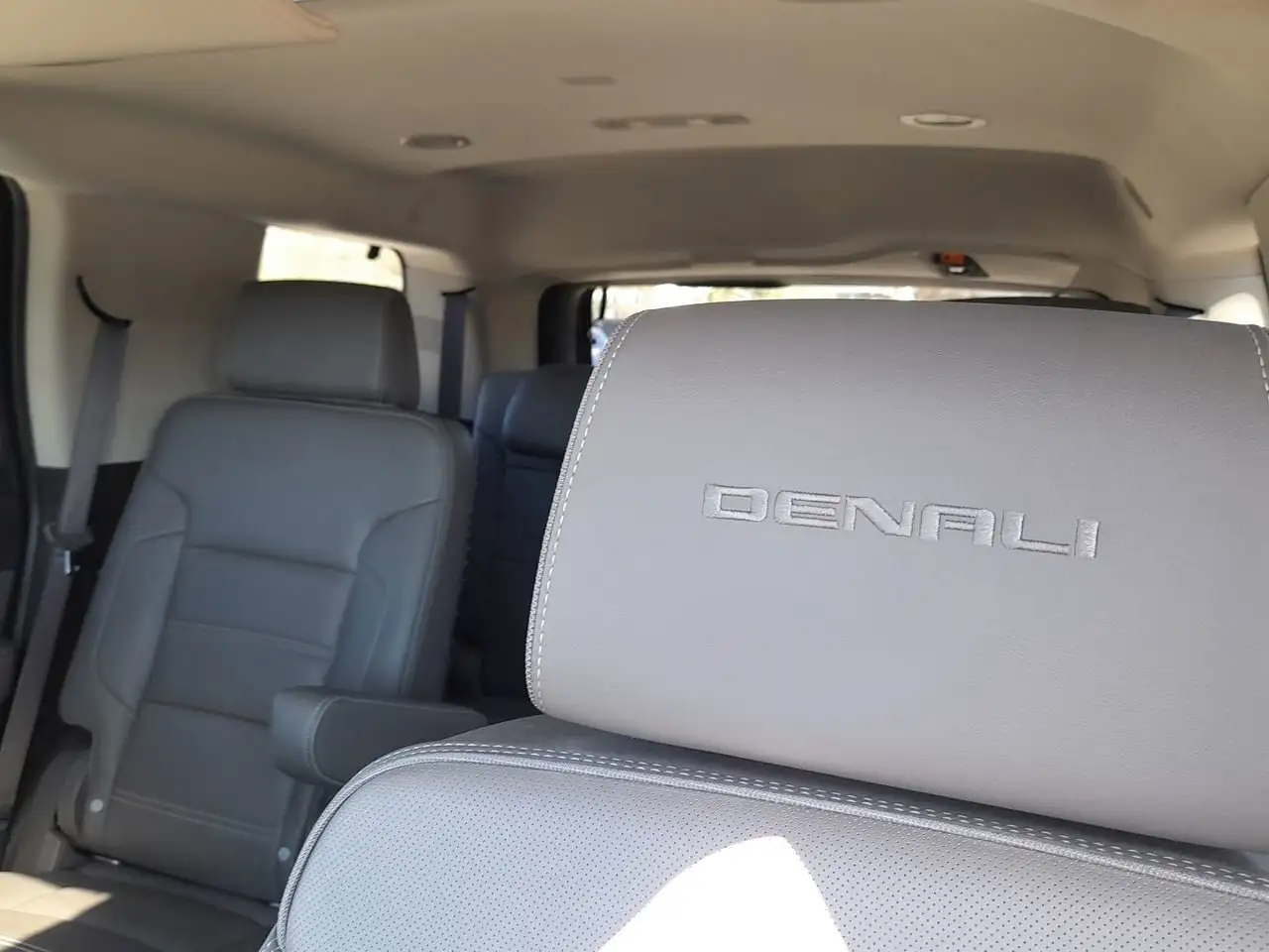 GMC Yukon снимка GMC Yukon