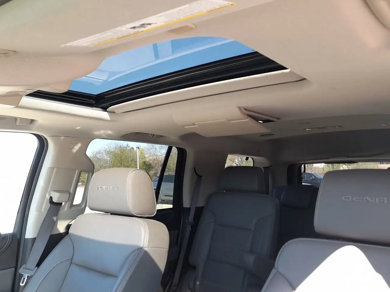 GMC Yukon снимка GMC Yukon