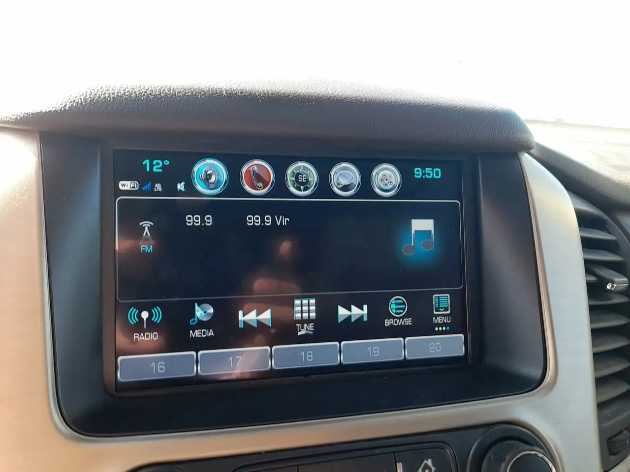 GMC Yukon снимка GMC Yukon