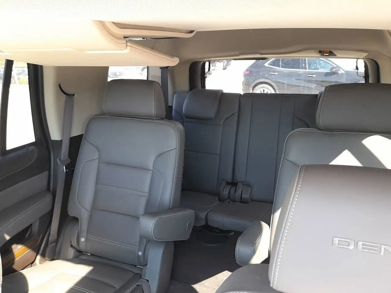 GMC Yukon снимка GMC Yukon