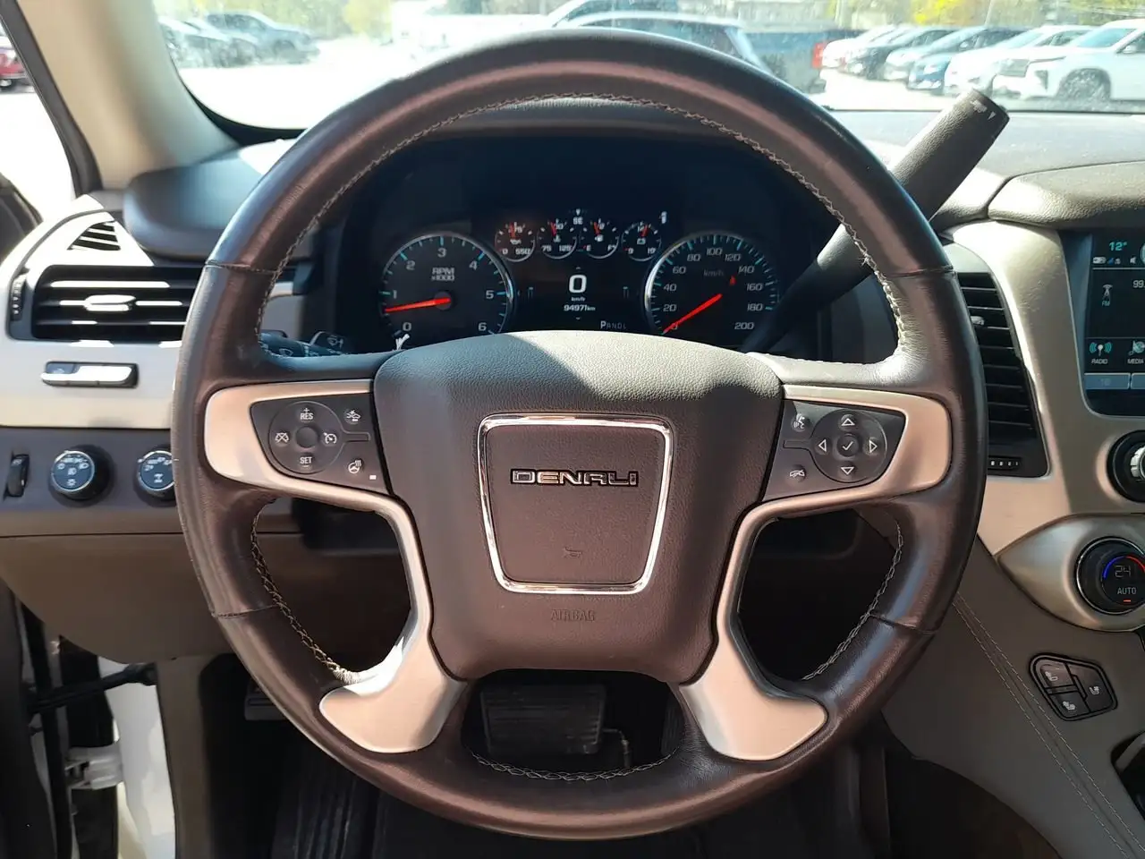 GMC Yukon снимка GMC Yukon