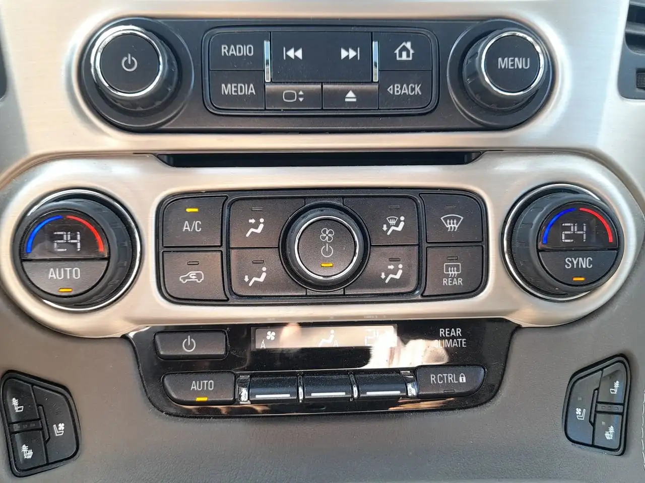 GMC Yukon снимка GMC Yukon