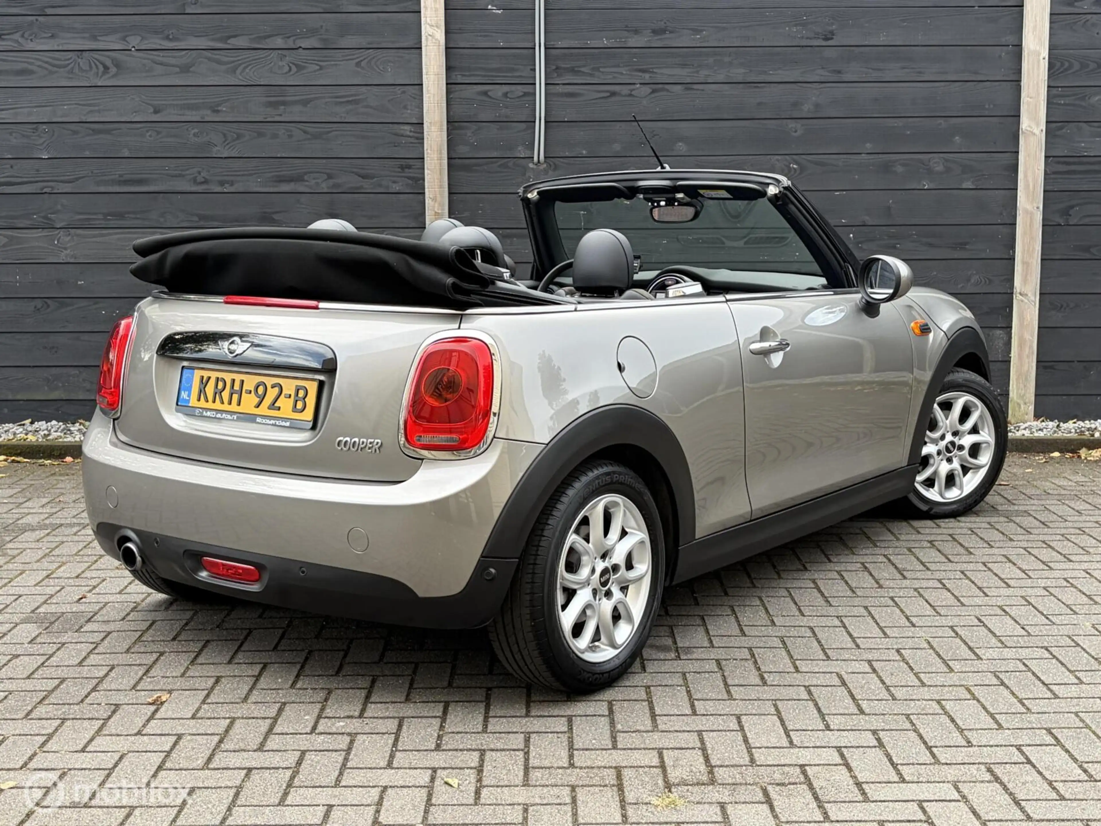 MINI Cooper Cabrio 1.5 Leder/Alcantara / LM / PDC / 38.982 KM 1e eig. — photo 6