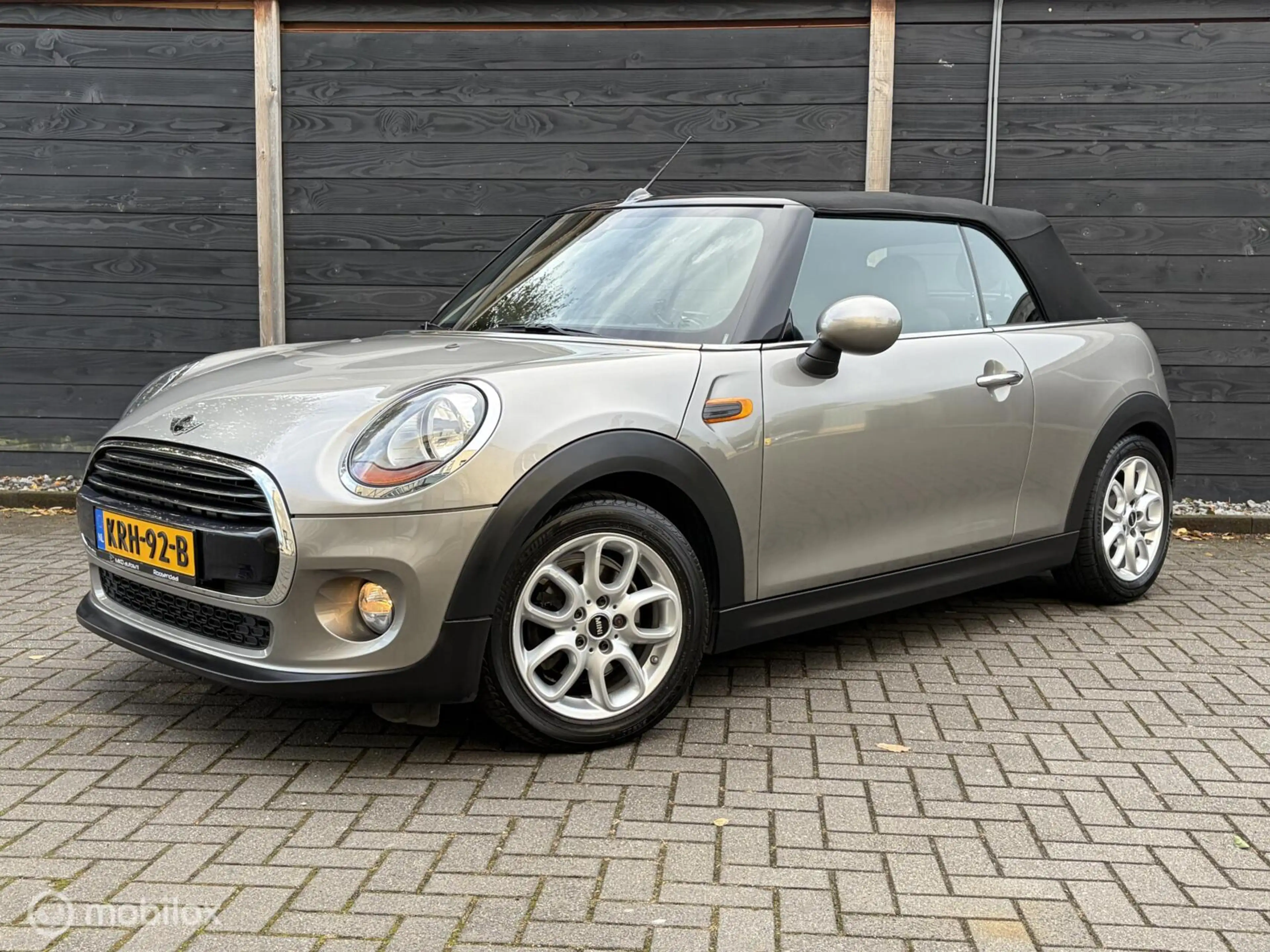 MINI Cooper Cabrio 1.5 Leder/Alcantara / LM / PDC / 38.982 KM 1e eig. — photo 9