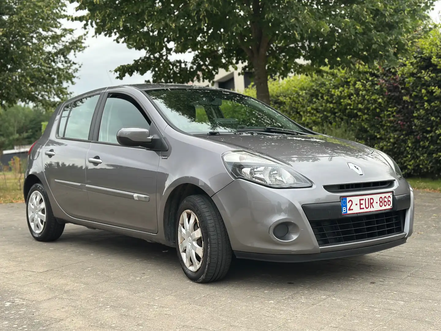 Renault Clio Clio 1.2i / SÉRIE YAHOO / GPS / EURO 5 ! Zilver - 2