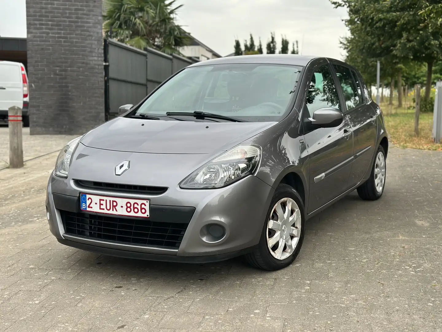 Renault Clio Clio 1.2i / SÉRIE YAHOO / GPS / EURO 5 ! Zilver - 1