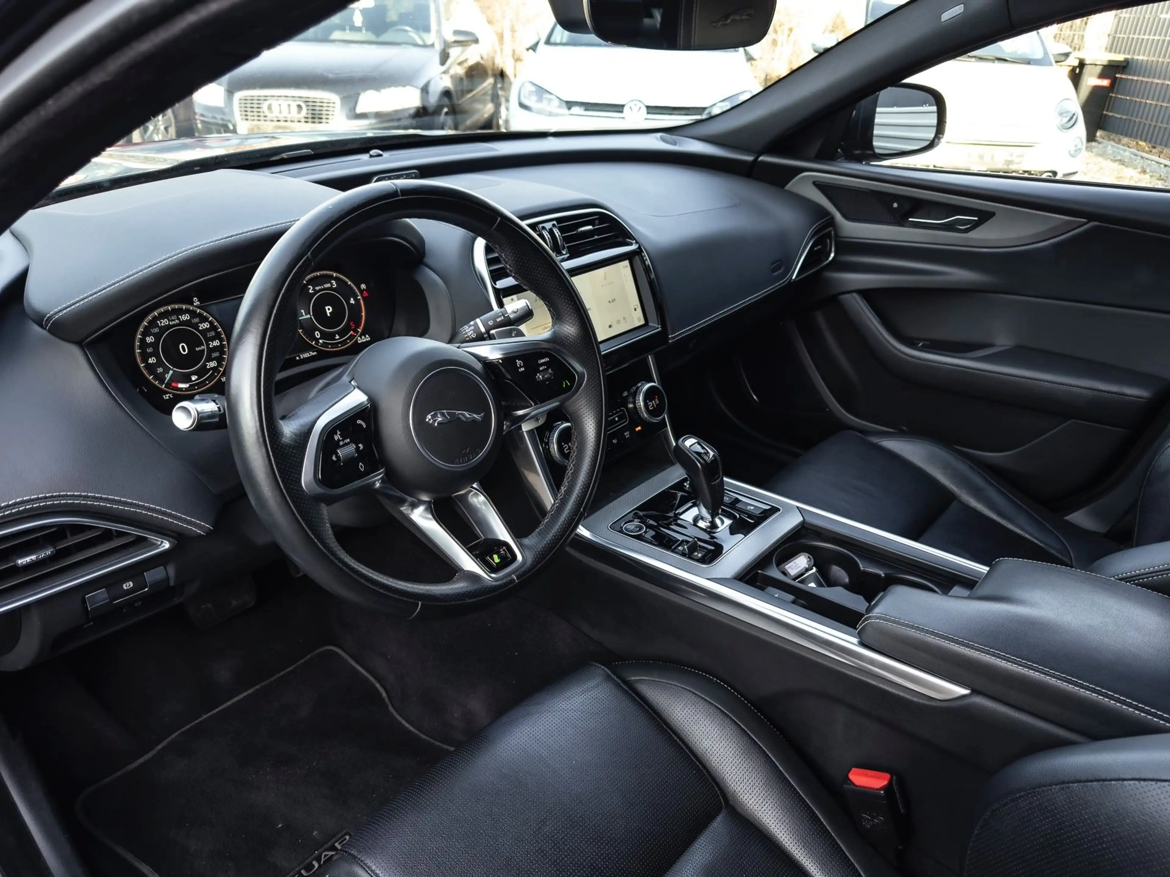 Jaguar XE D200 R-Dynamic S AWD LED DAB 360 Kamera Leder — photo 6