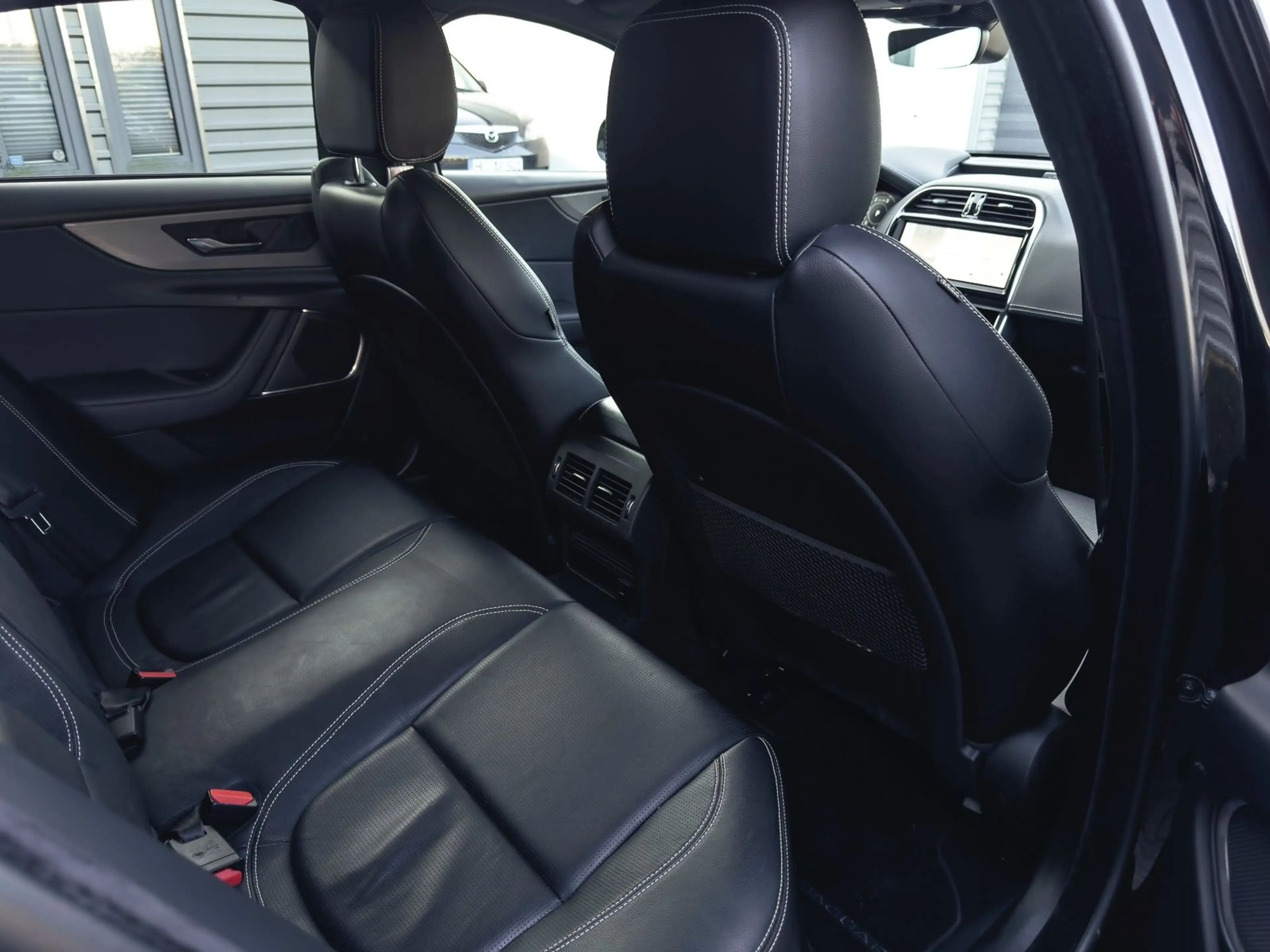 Jaguar XE D200 R-Dynamic S AWD LED DAB 360 Kamera Leder — photo 11