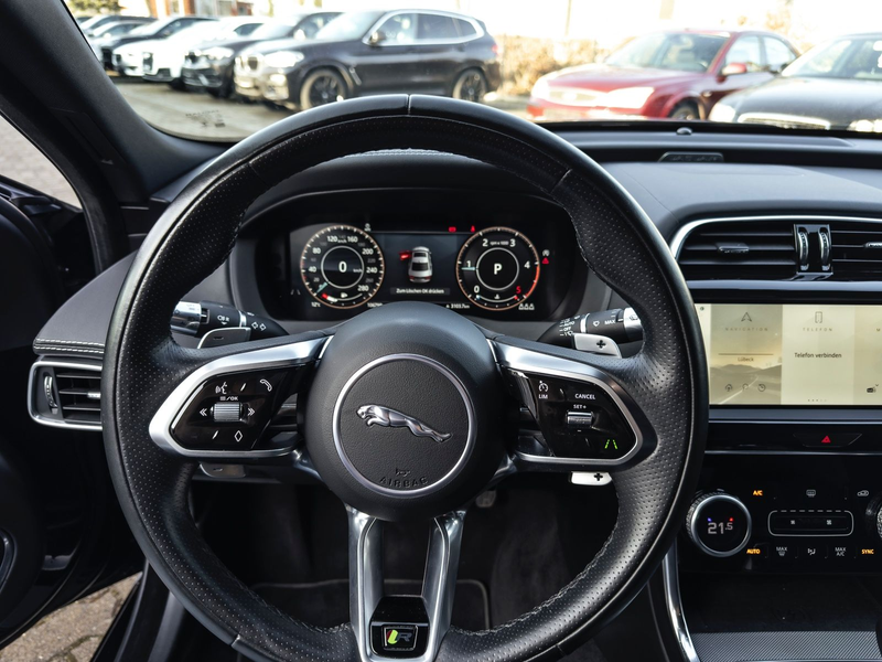 Jaguar XE D200 R-Dynamic S AWD LED DAB 360 Kamera Leder — photo 7