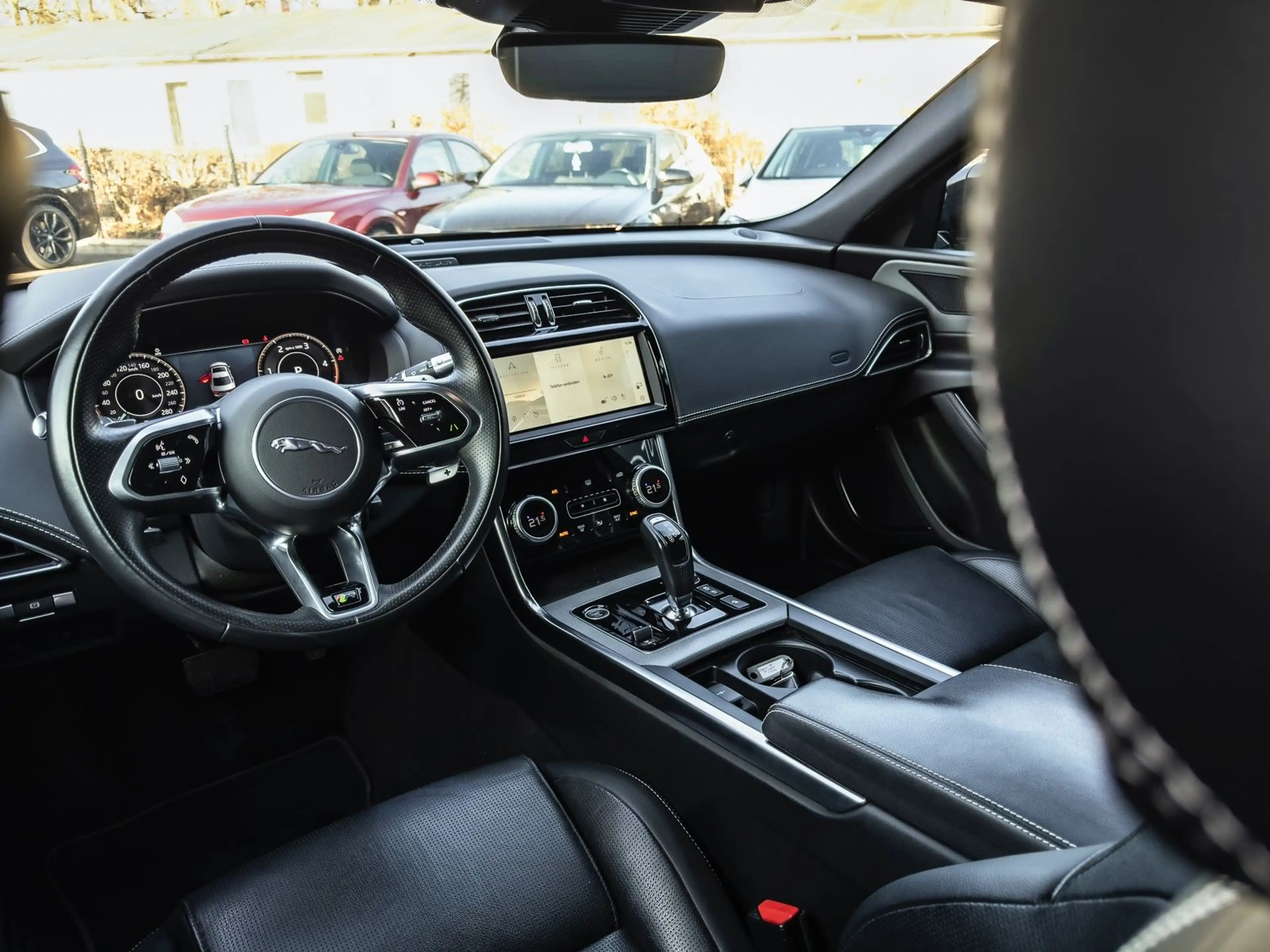 Jaguar XE D200 R-Dynamic S AWD LED DAB 360 Kamera Leder — photo 4