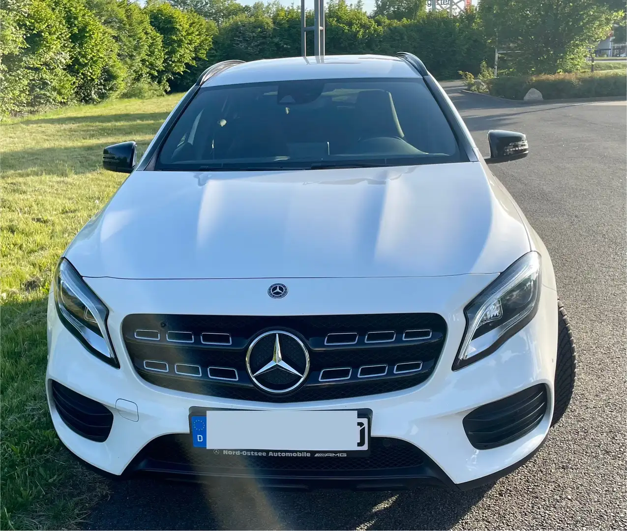 Mercedes-Benz GLA 200 GLA 200 AUTOMATIK AMG Styling Sport UtilityURBAN Weiß - 2