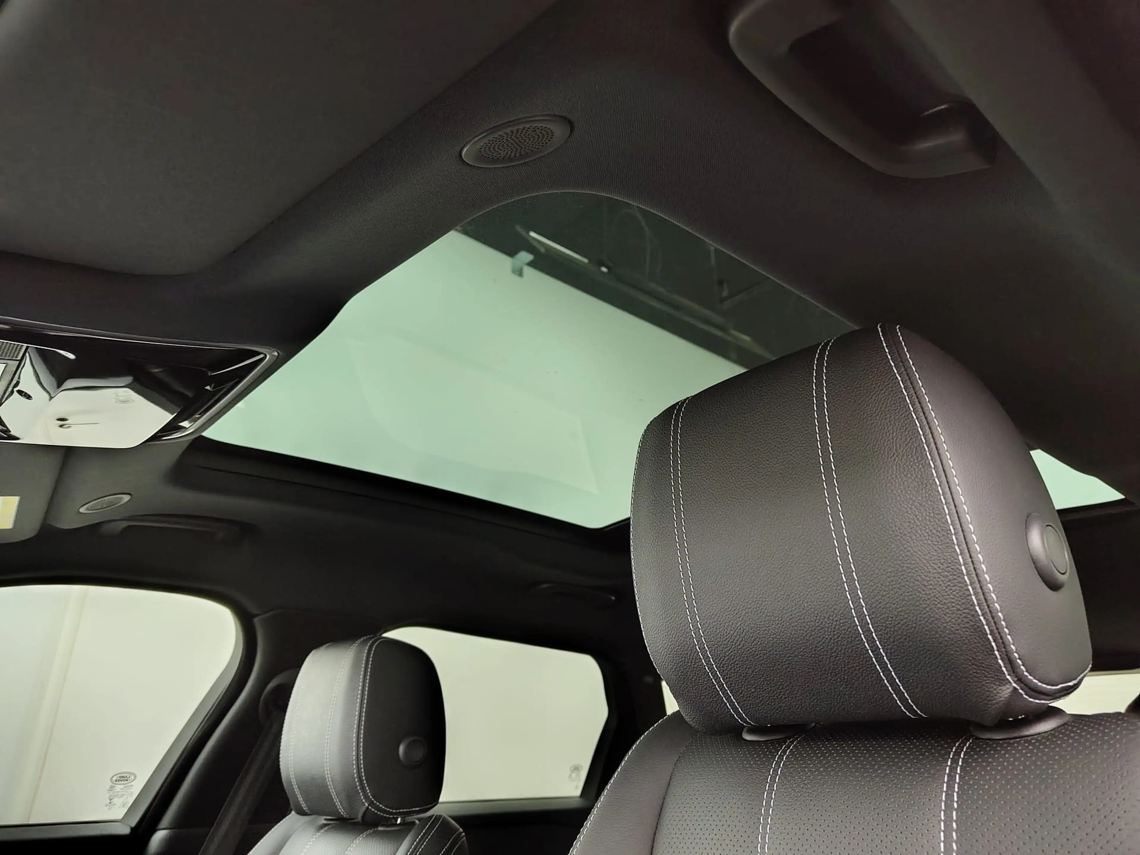 Land Rover Range Rover Velar P400e S Pano Winter Black — photo 8