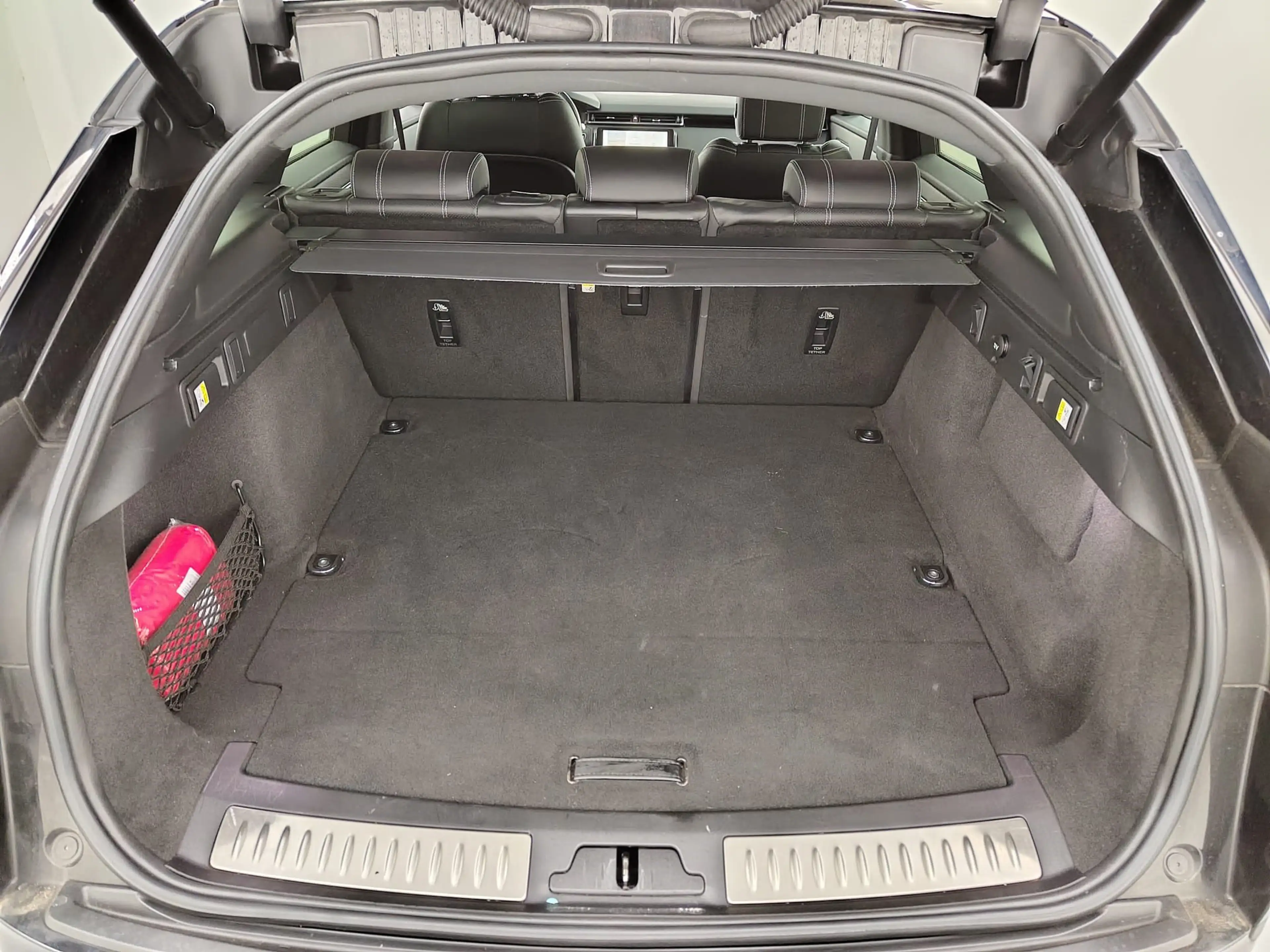 Land Rover Range Rover Velar P400e S Pano Winter Black — photo 10