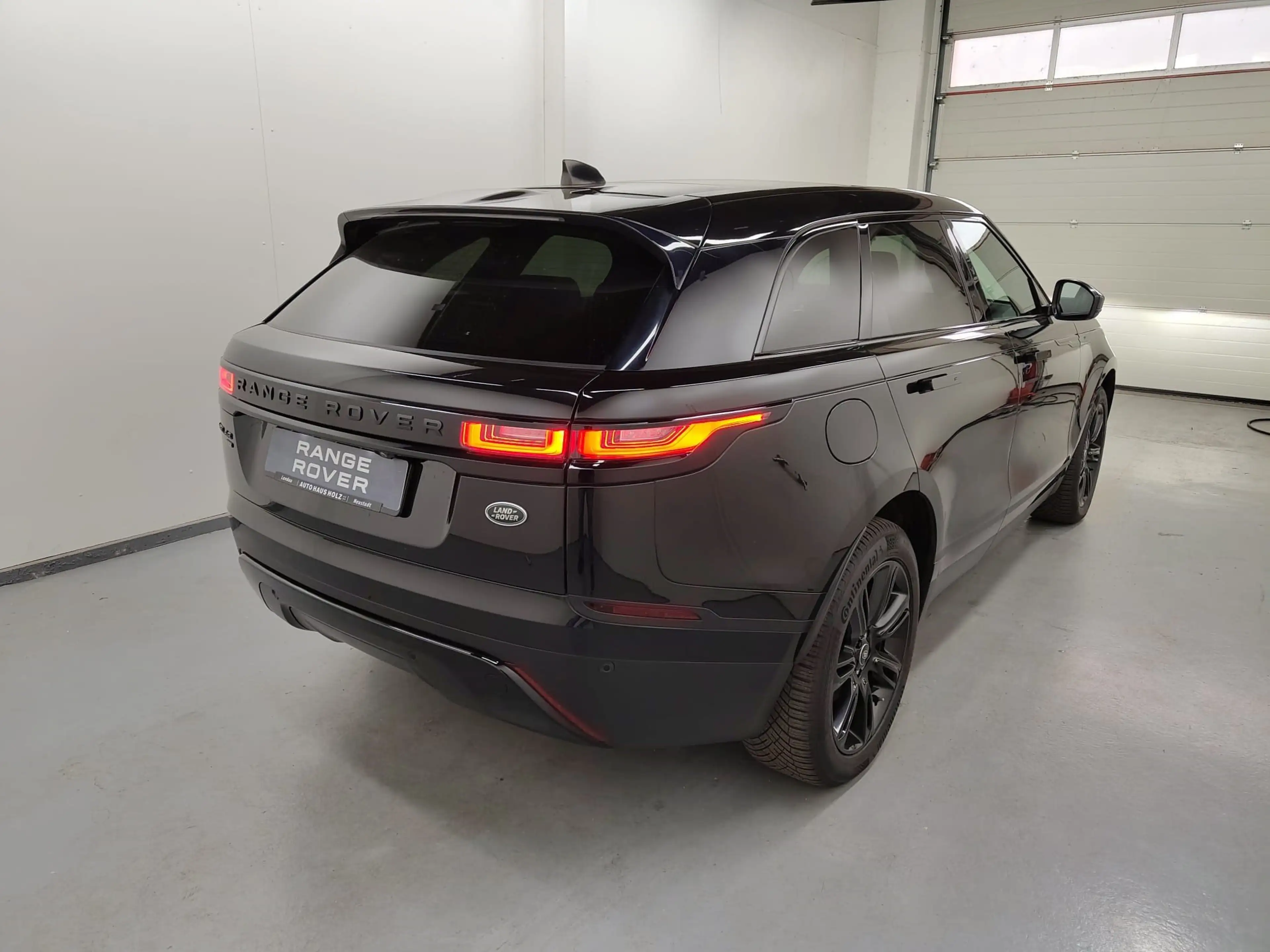 Land Rover Range Rover Velar P400e S Pano Winter Black — photo 4
