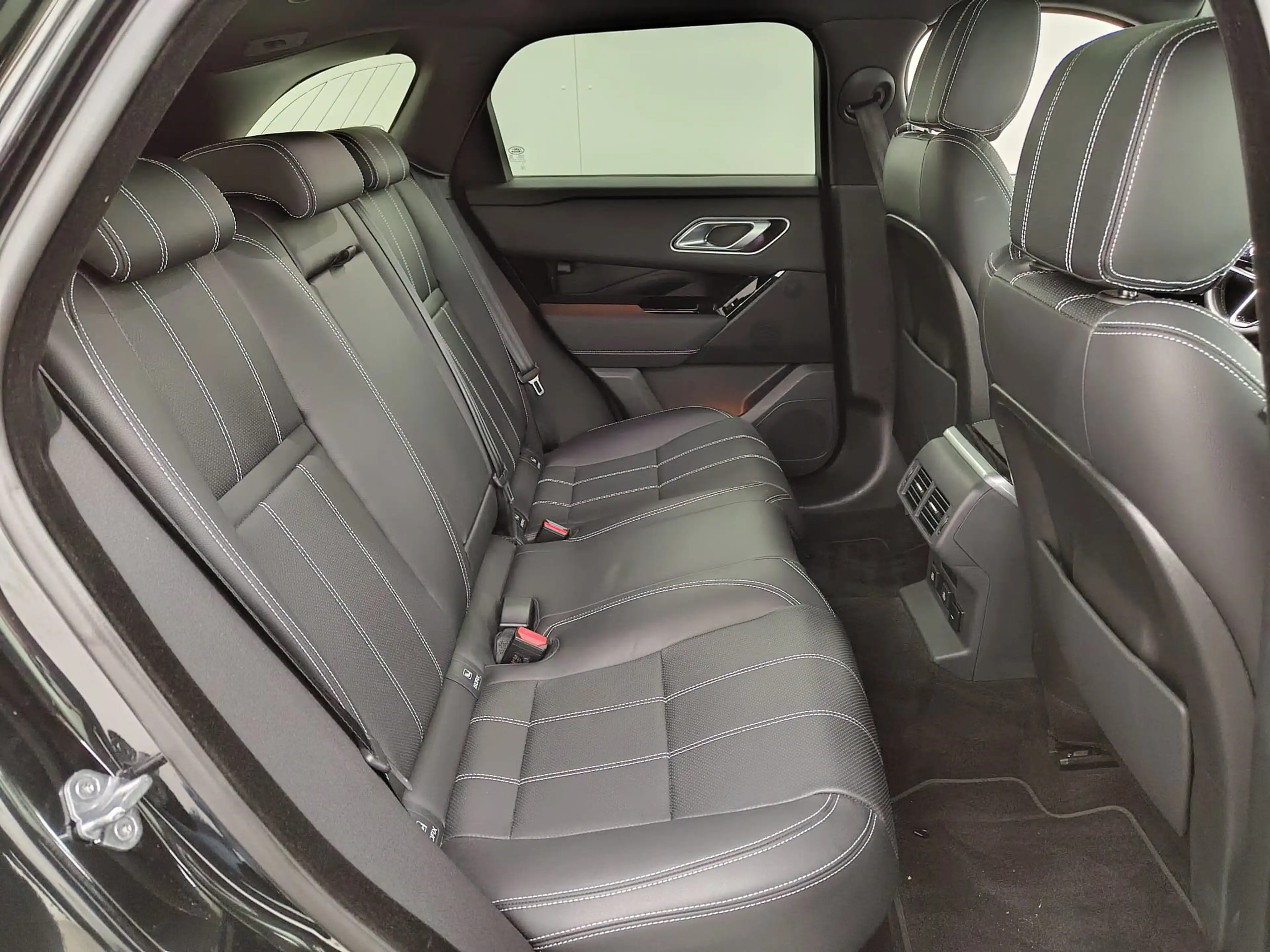 Land Rover Range Rover Velar P400e S Pano Winter Black — photo 12
