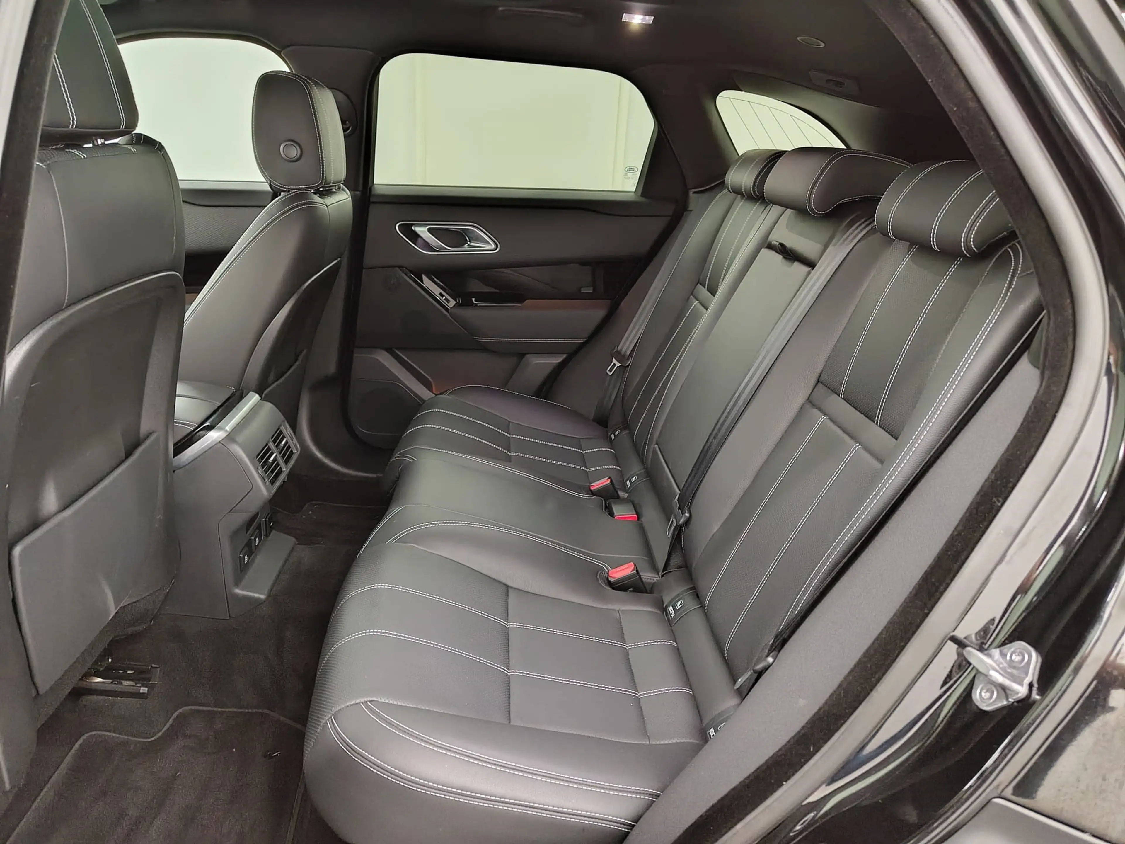 Land Rover Range Rover Velar P400e S Pano Winter Black — photo 9