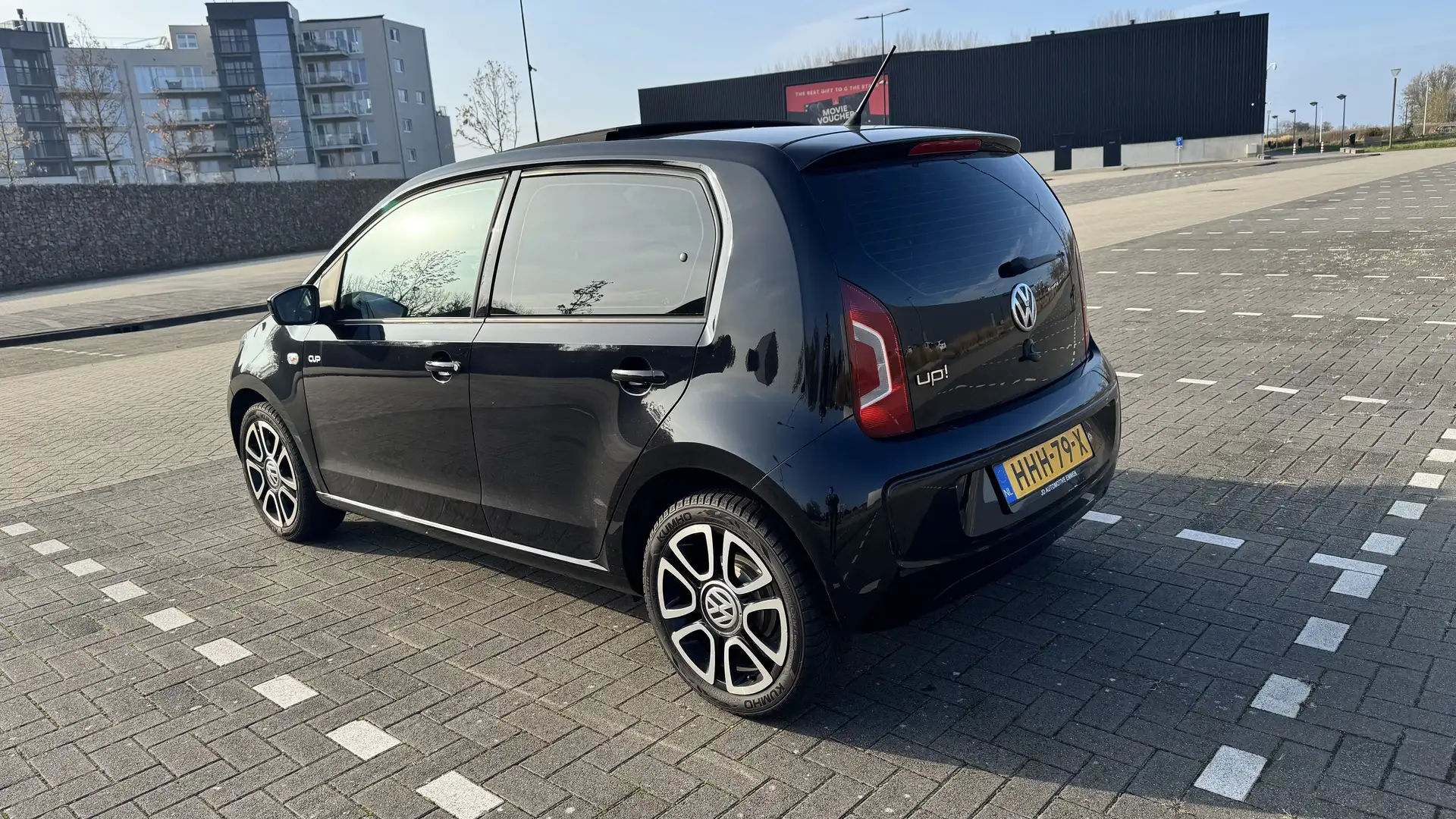 Volkswagen up! 1.0 high up! BlueM. Cup edition Zwart - 2