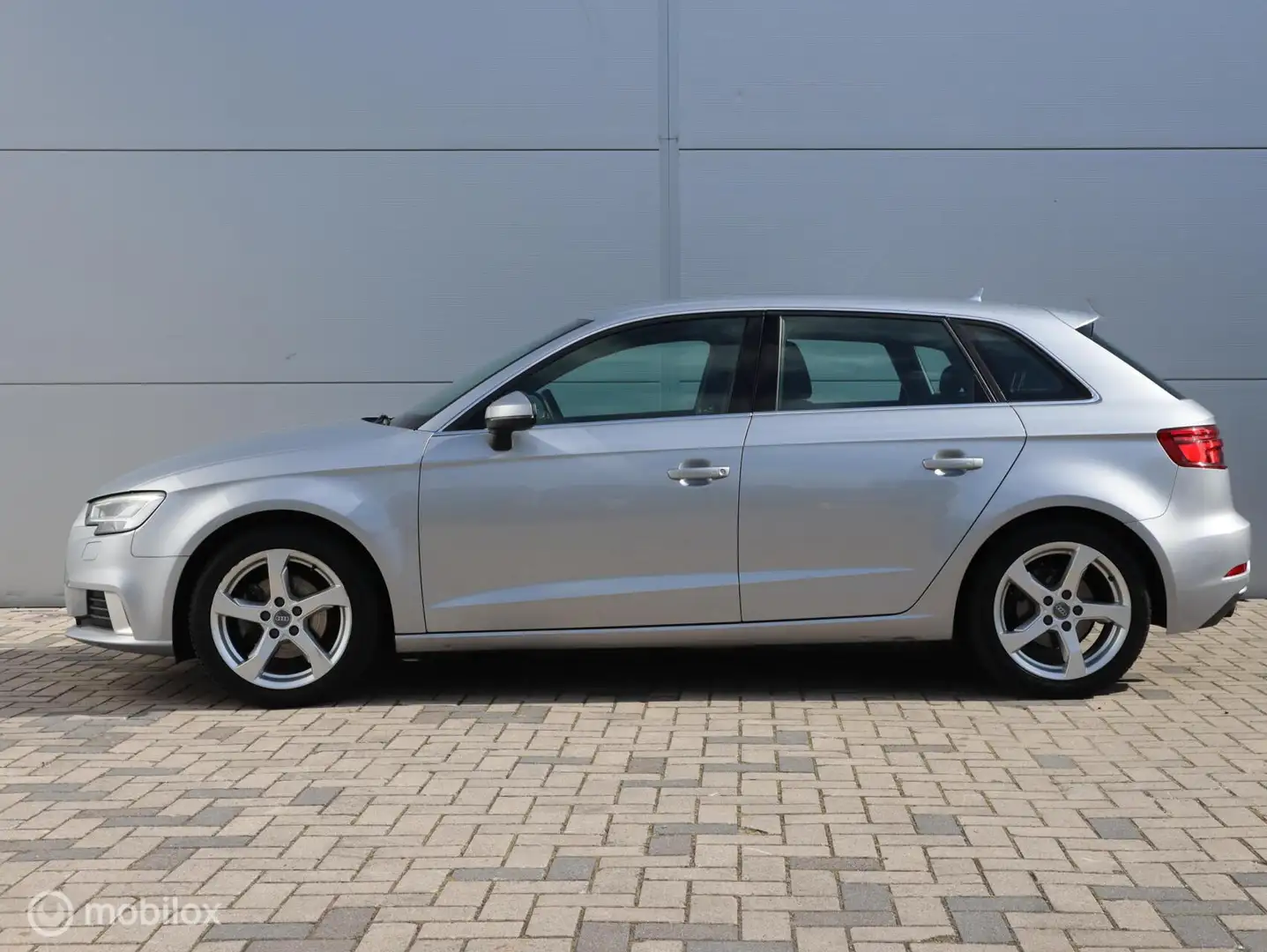 Audi A3 Sportback 1.0 TFSI Sportstoelen LED PDC Airco Crui Grigio - 2