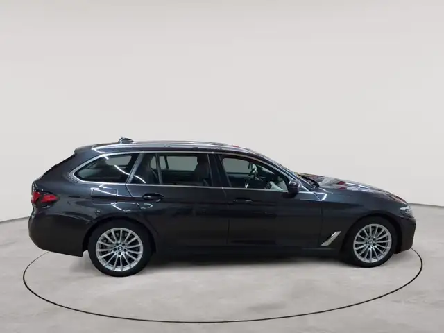BMW 5 Series view 3